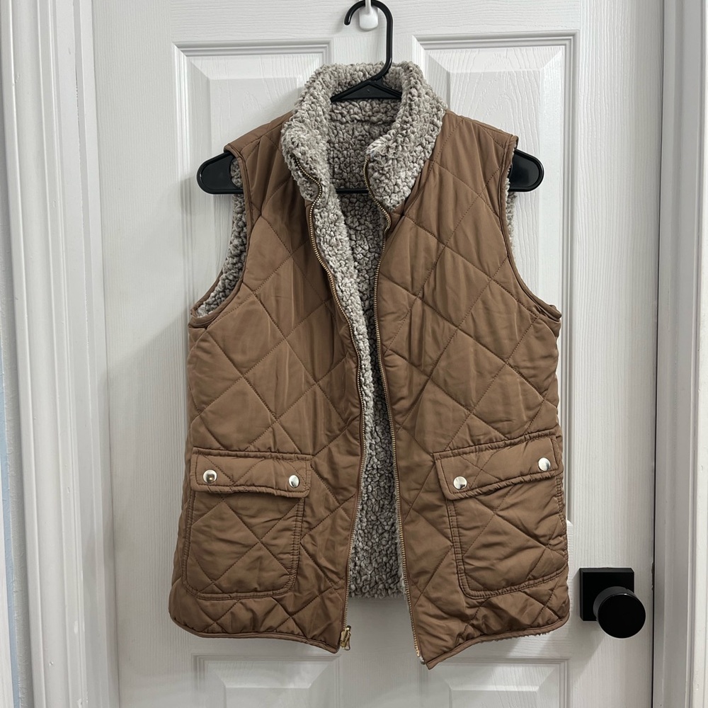 New without tags reversible outerwear vest